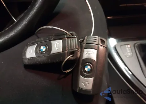 2010 BMW 328I xDrive z USA, uszkodzony, nr VIN WBAPK7C5XAA462244